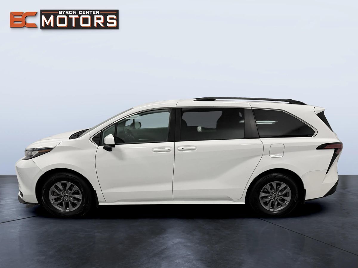 Toyota Sienna photo 3