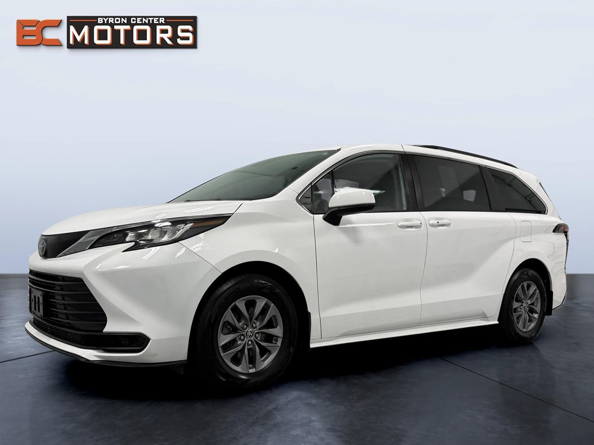 Toyota Sienna photo 2