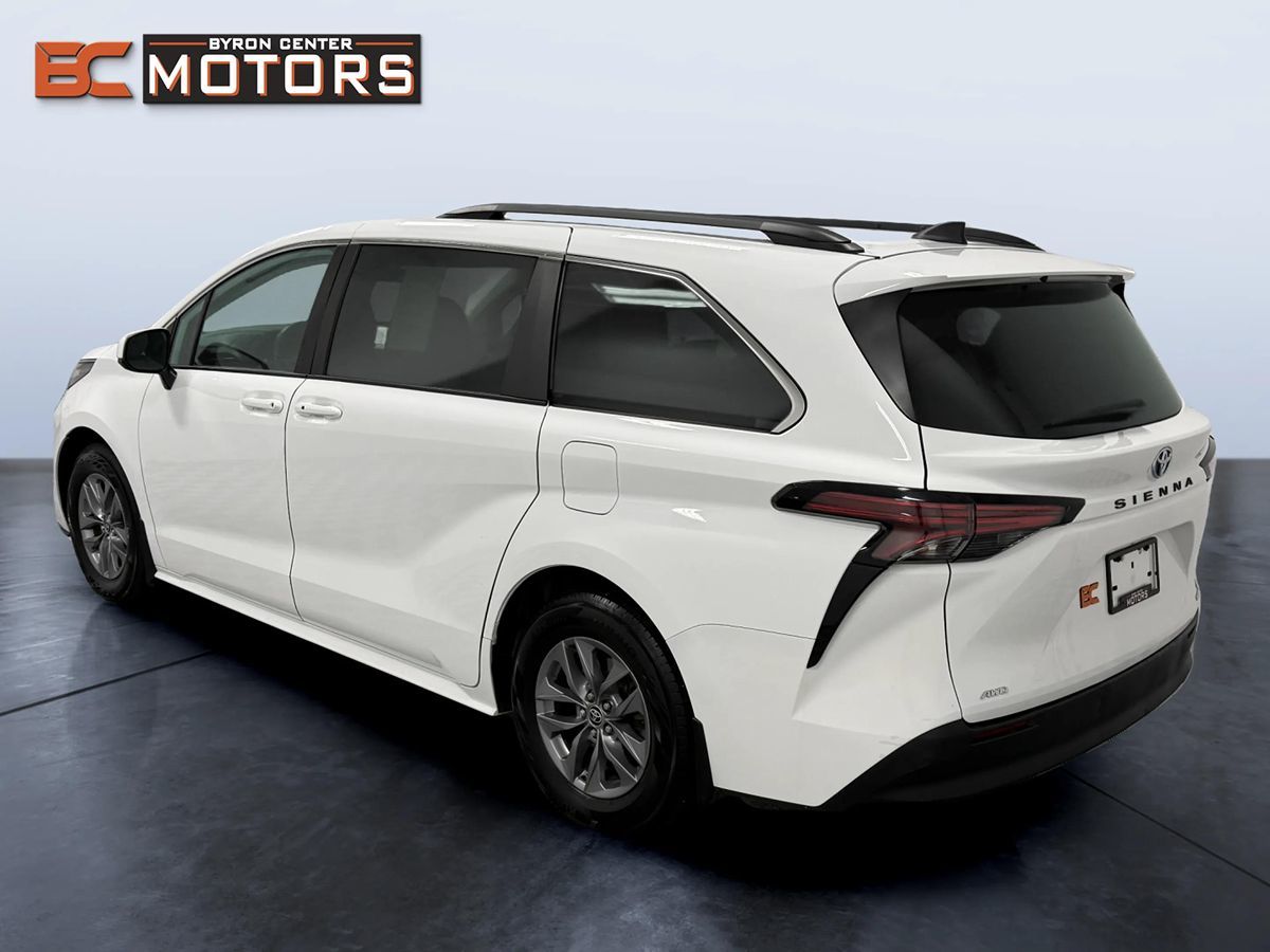 Toyota Sienna photo 4