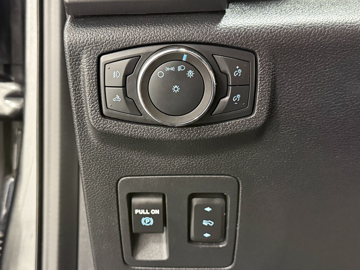Ford F-150 photo 21