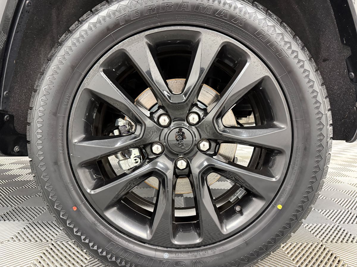 Jeep Grand Cherokee photo 31