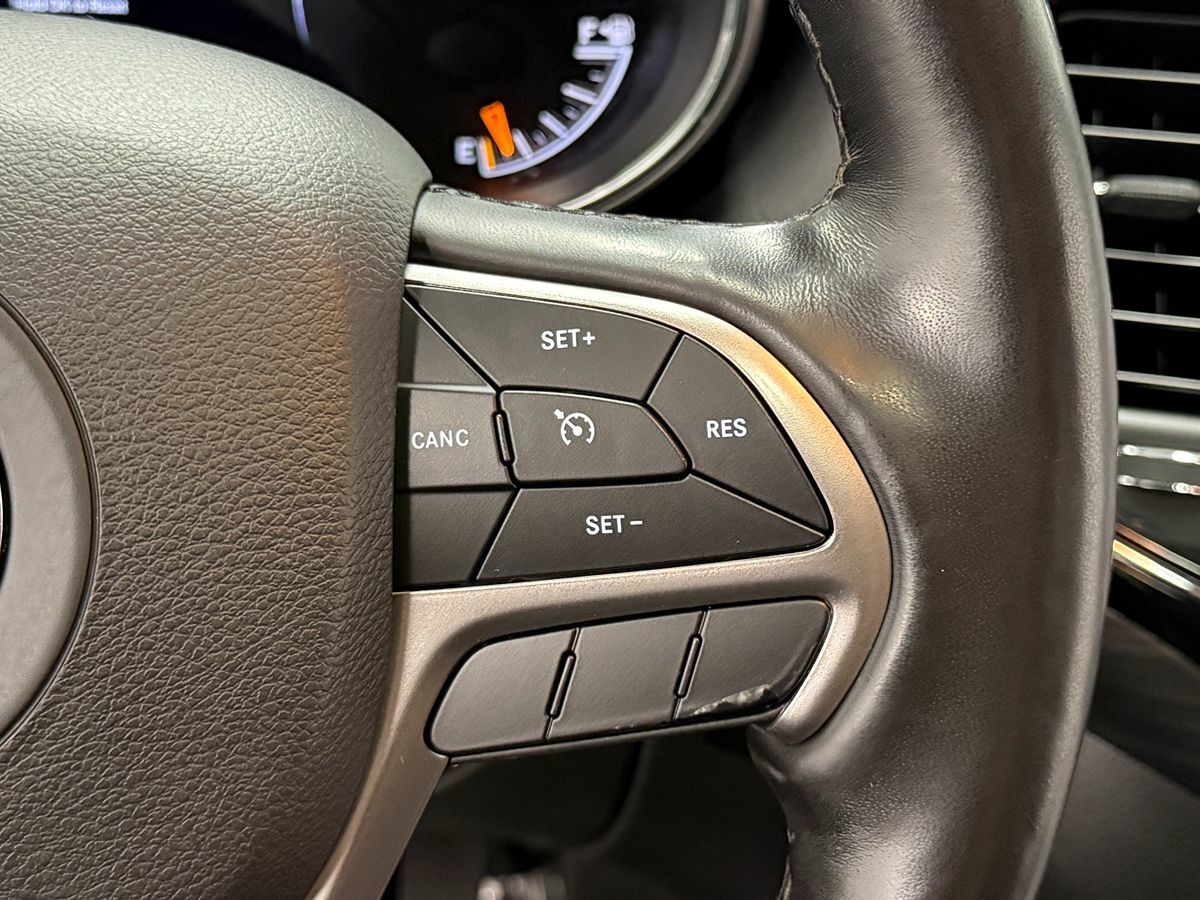 Jeep Grand Cherokee photo 17