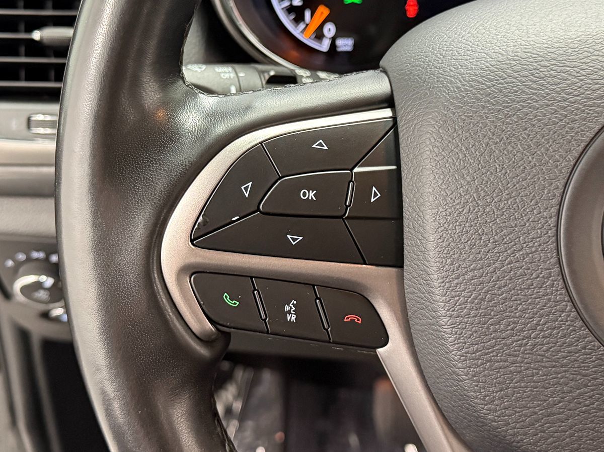 Jeep Grand Cherokee photo 16