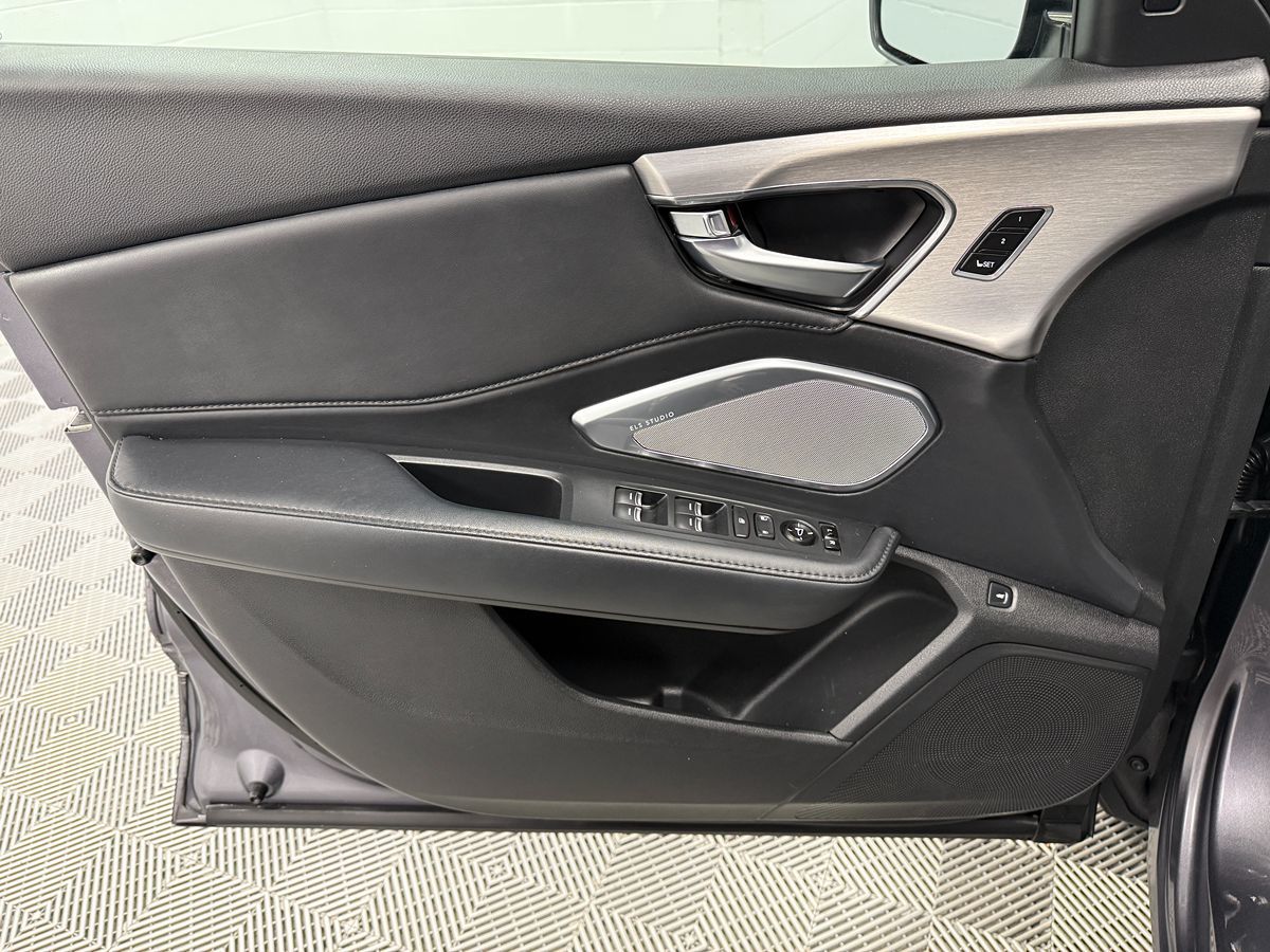 Photo 9 of this Acura RDX