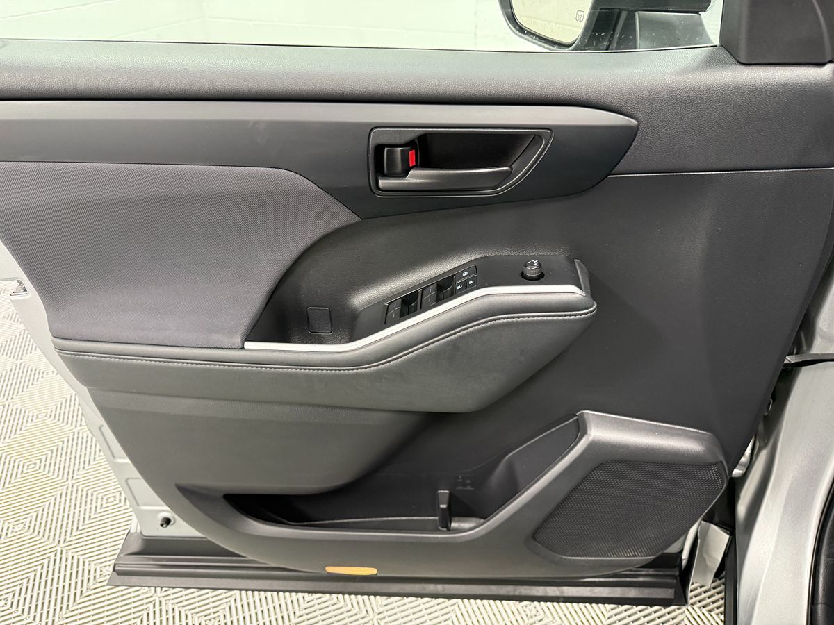 Toyota Highlander photo 10