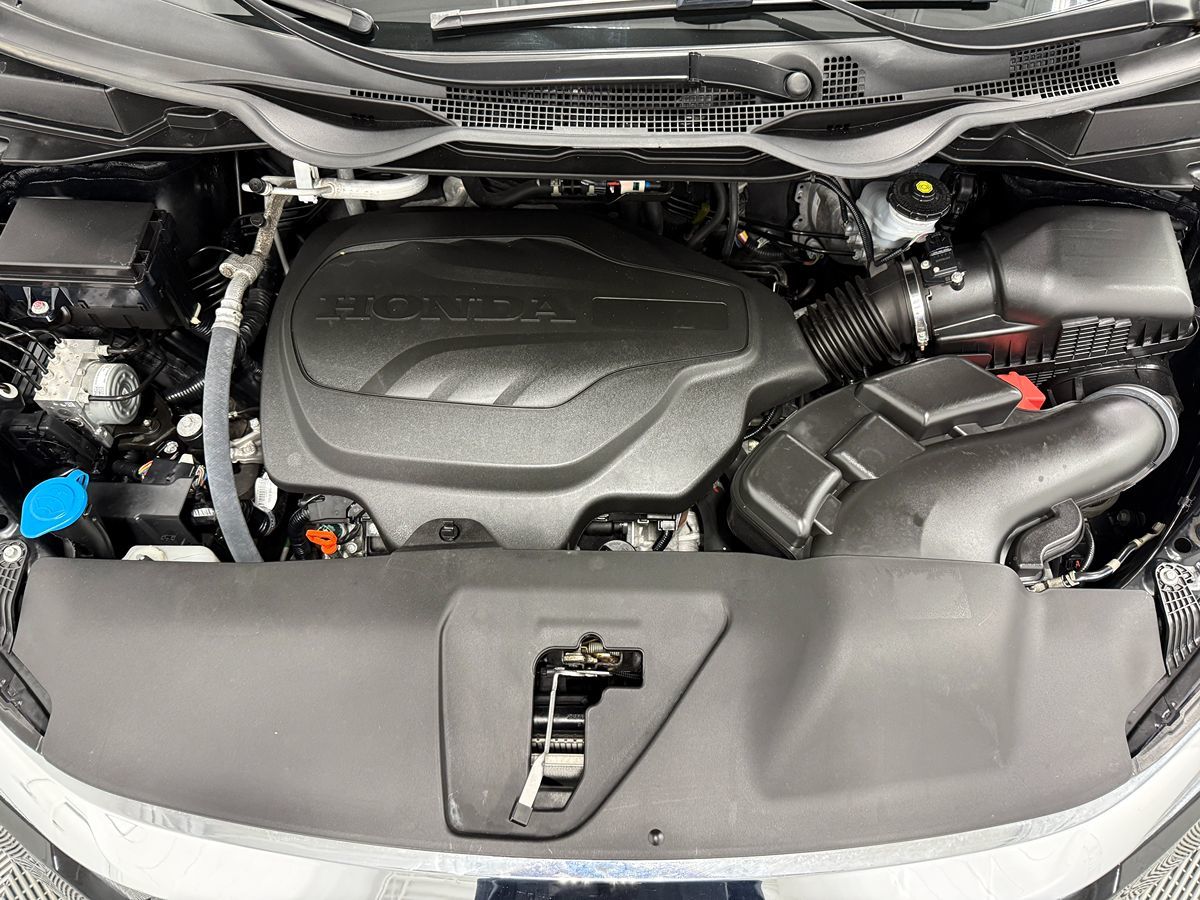 Photo 33 of this Honda Odyssey