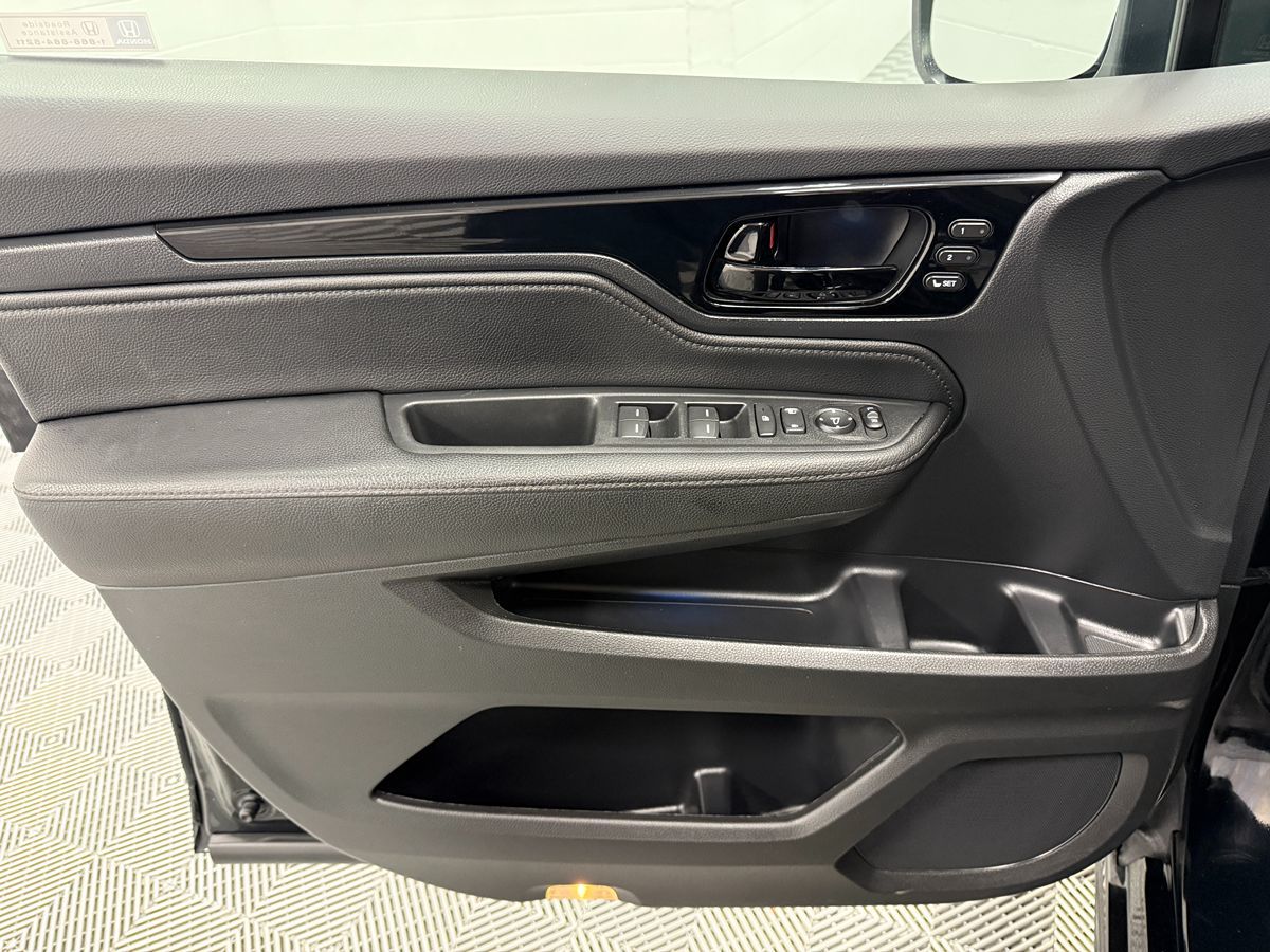 Photo 9 of this Honda Odyssey