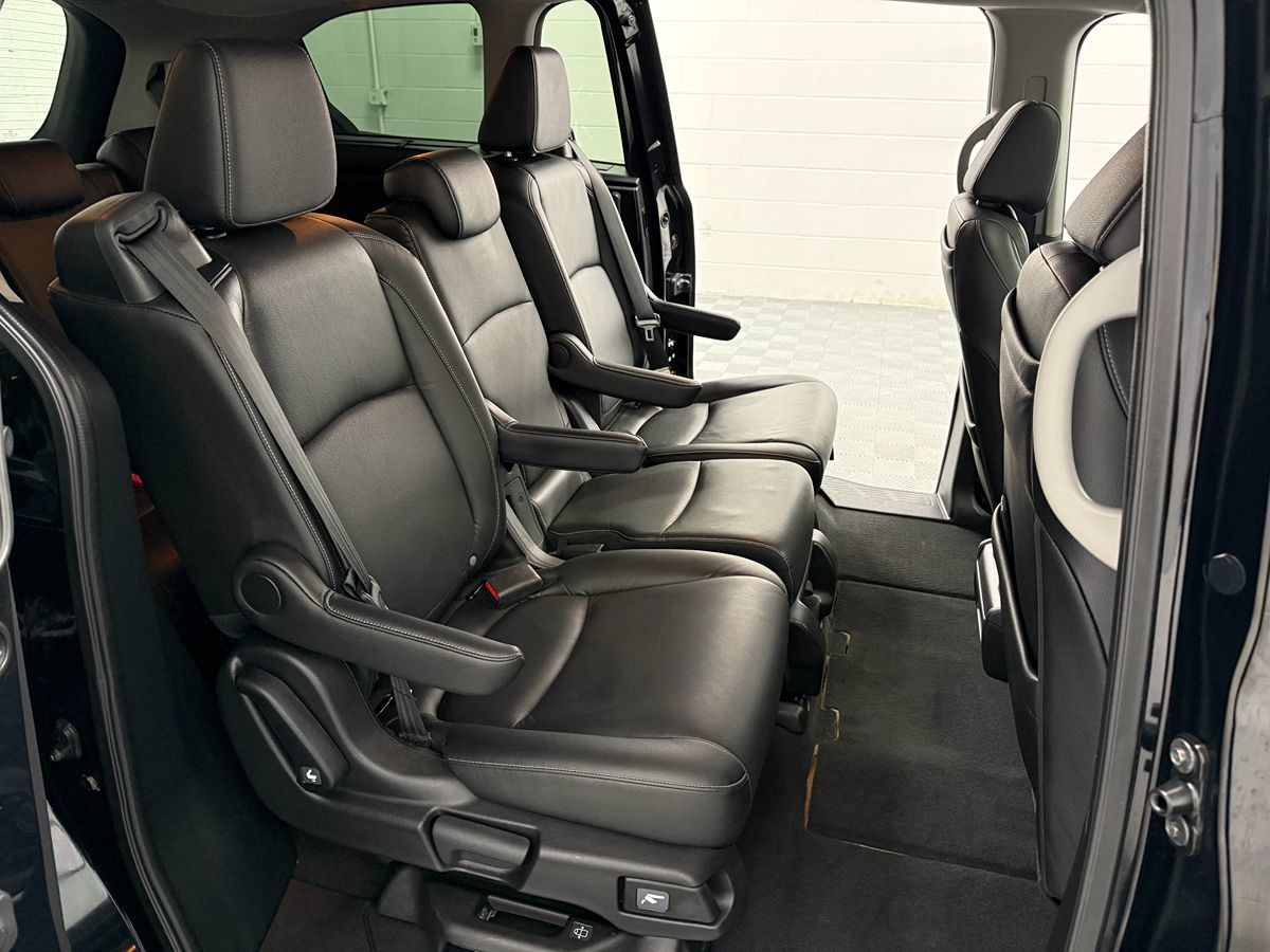 Photo 12 of this Honda Odyssey