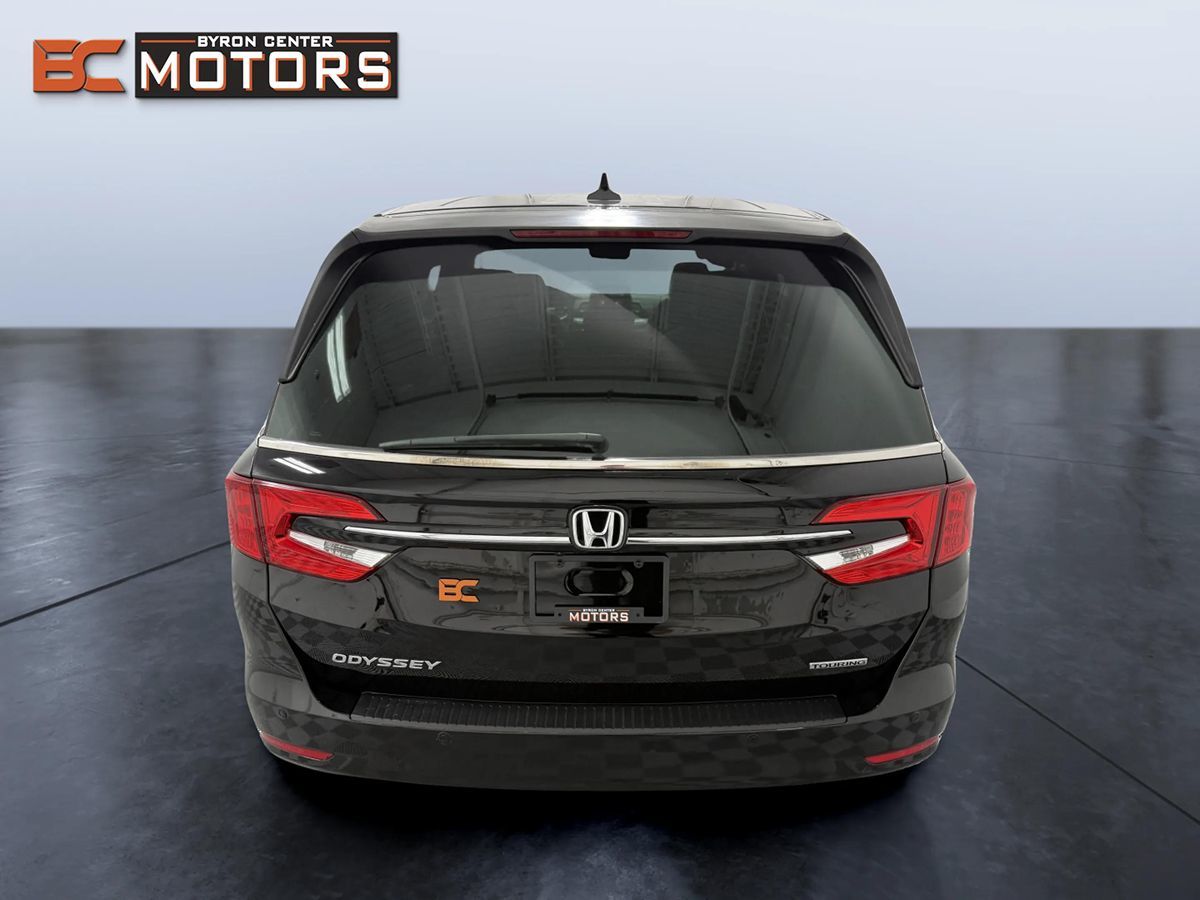 Photo 5 of this Honda Odyssey