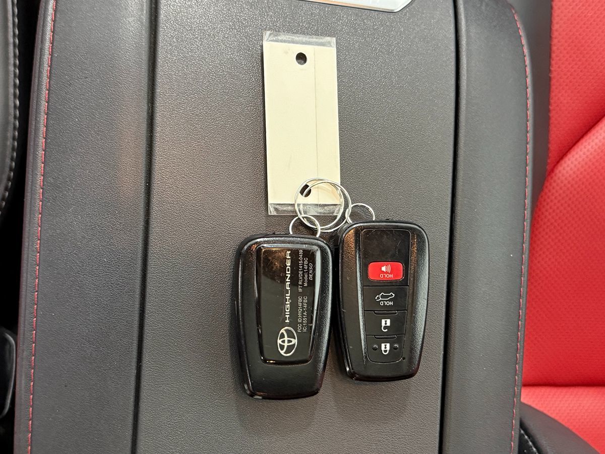 Photo 32 of this Toyota Highlander