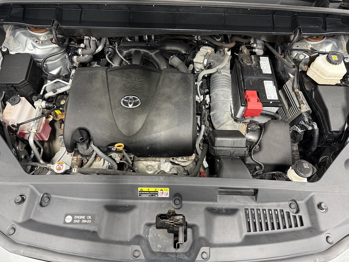 Photo 29 of this Toyota Highlander