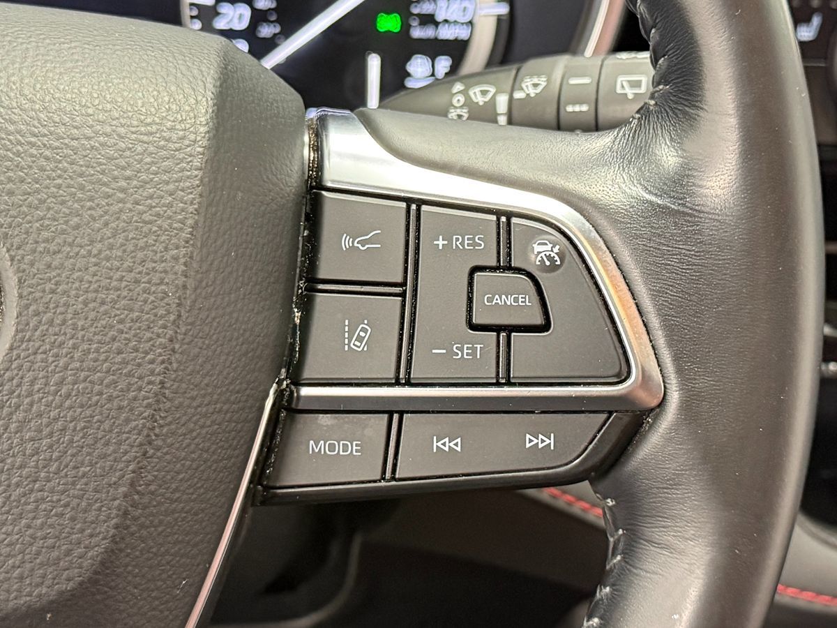 Photo 18 of this Toyota Highlander