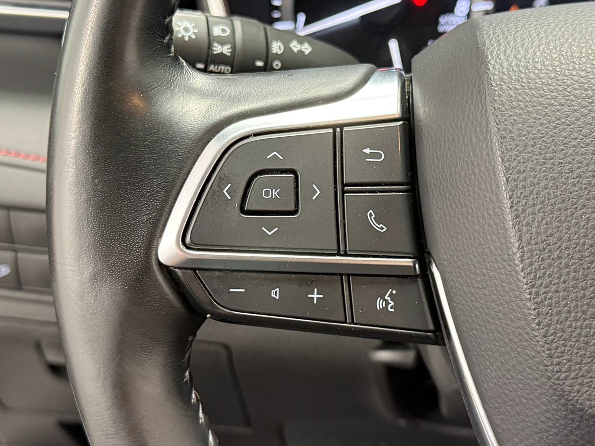 Photo 17 of this Toyota Highlander