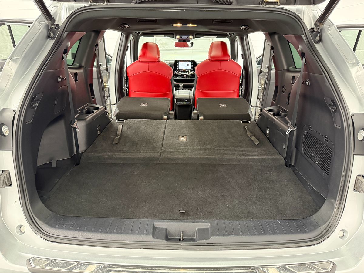 Photo 28 of this Toyota Highlander