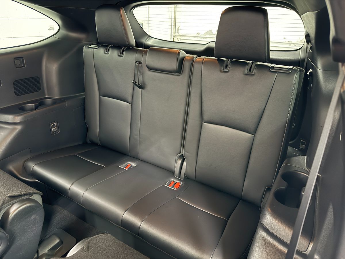 Photo 13 of this Toyota Highlander