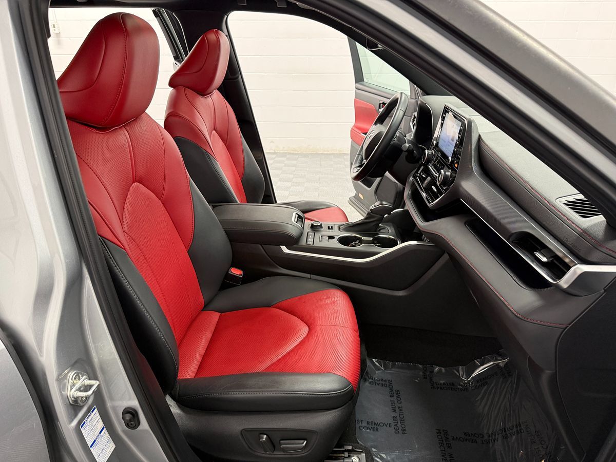 Photo 15 of this Toyota Highlander