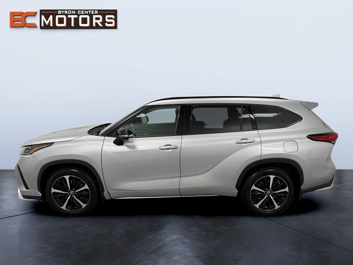 Photo 3 of this Toyota Highlander