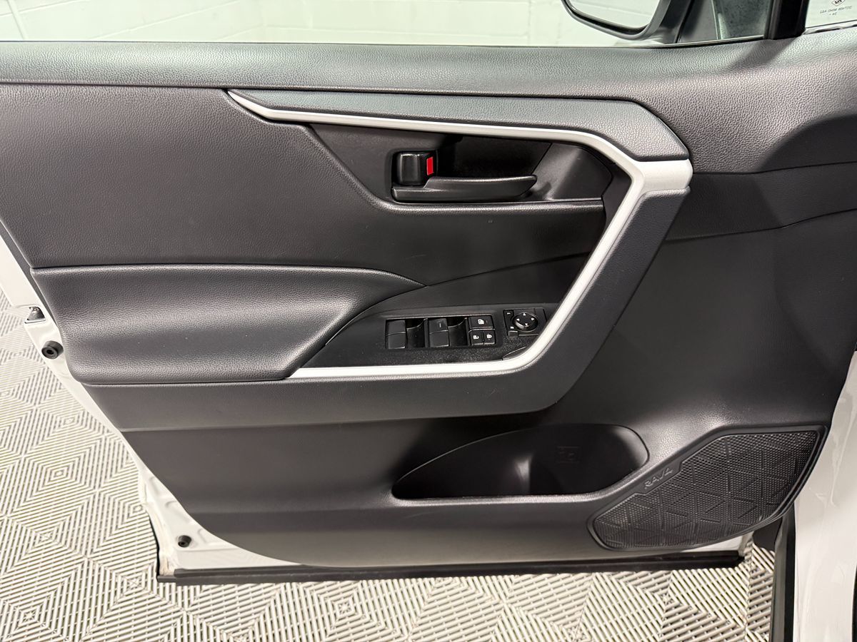 Photo 9 of this Toyota RAV4