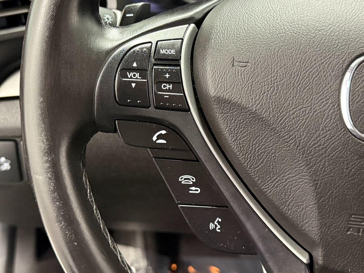 Photo 16 of this Acura ILX