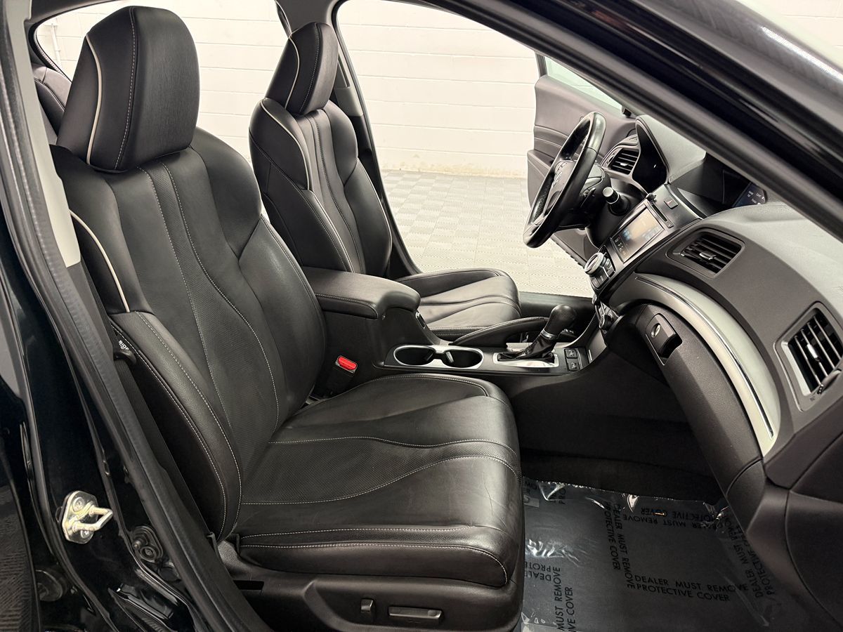 Photo 14 of this Acura ILX