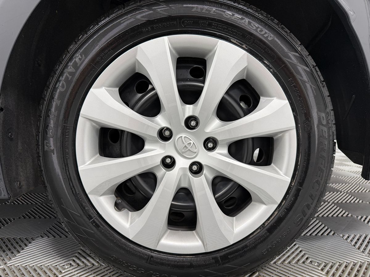 Photo 24 of this Toyota Corolla