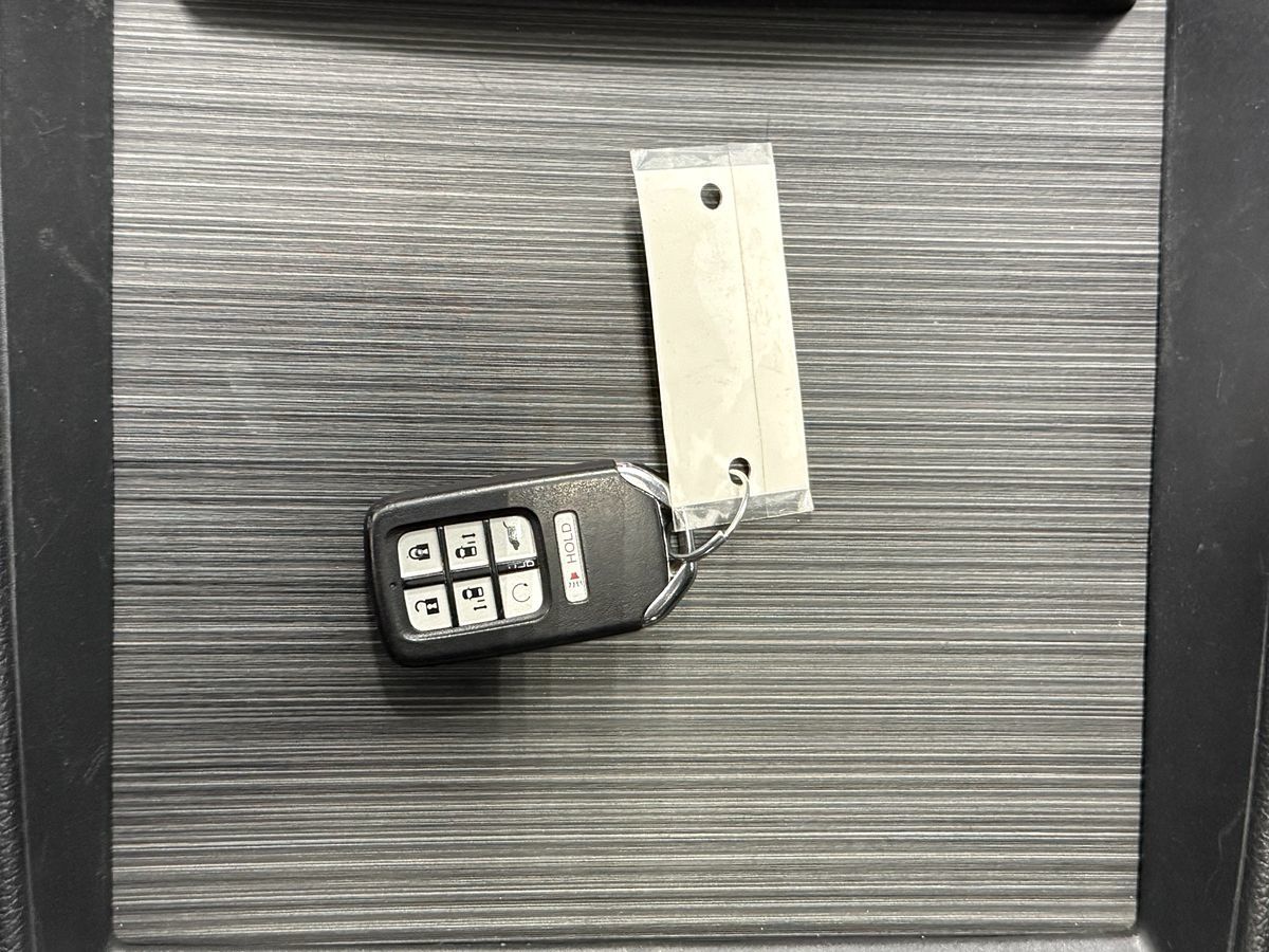 Photo 33 of this Honda Odyssey