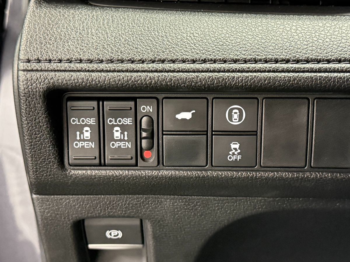 Photo 19 of this Honda Odyssey