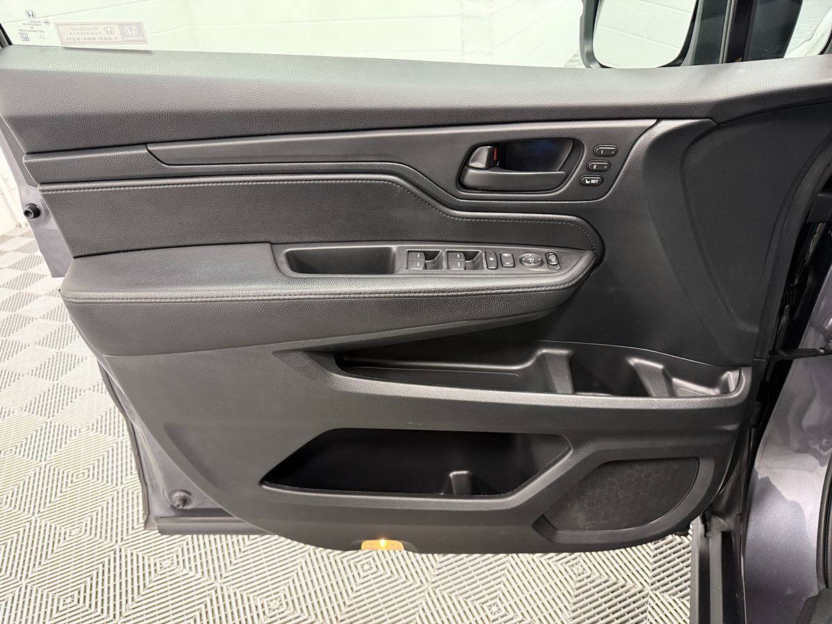 Photo 9 of this Honda Odyssey