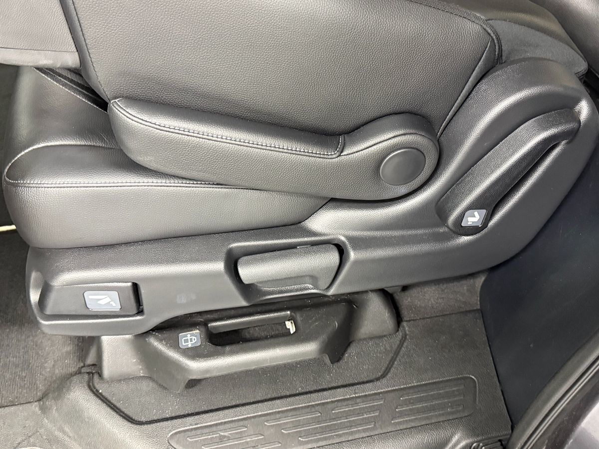 Photo 27 of this Honda Odyssey