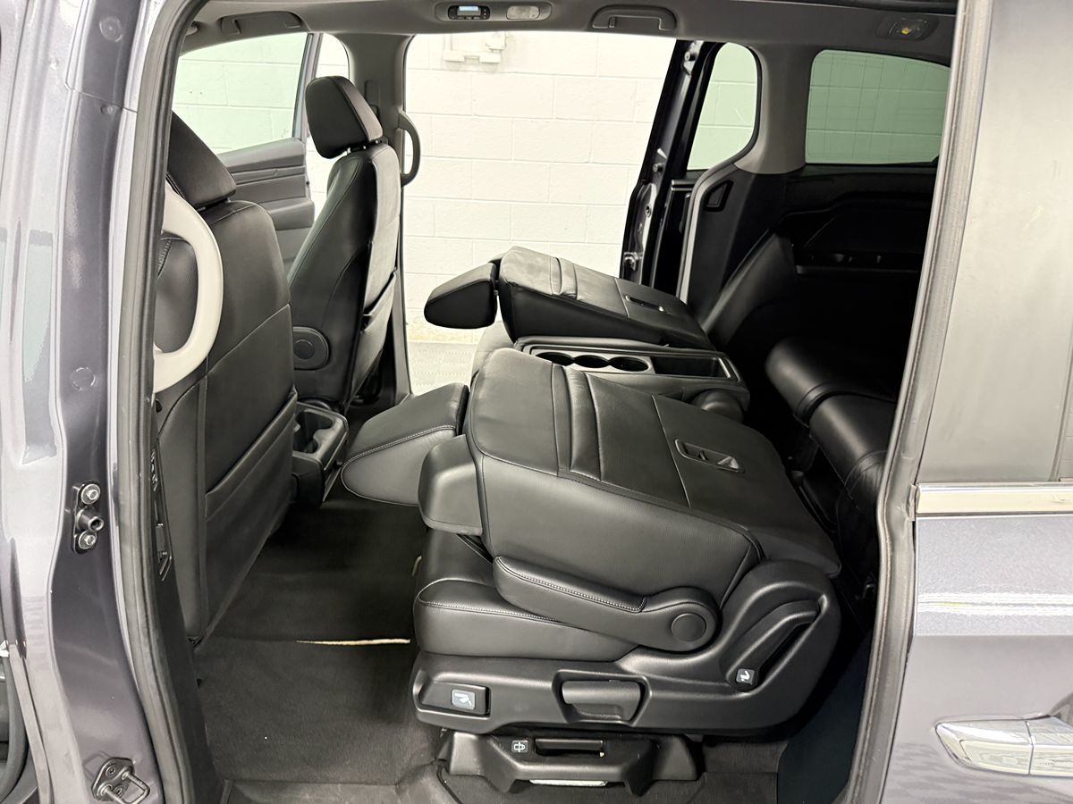 Photo 14 of this Honda Odyssey