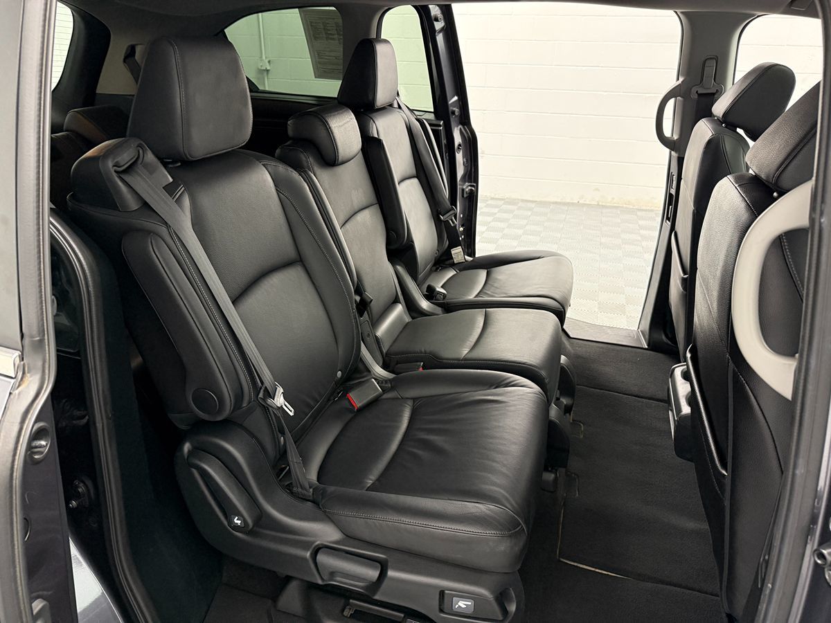 Photo 12 of this Honda Odyssey