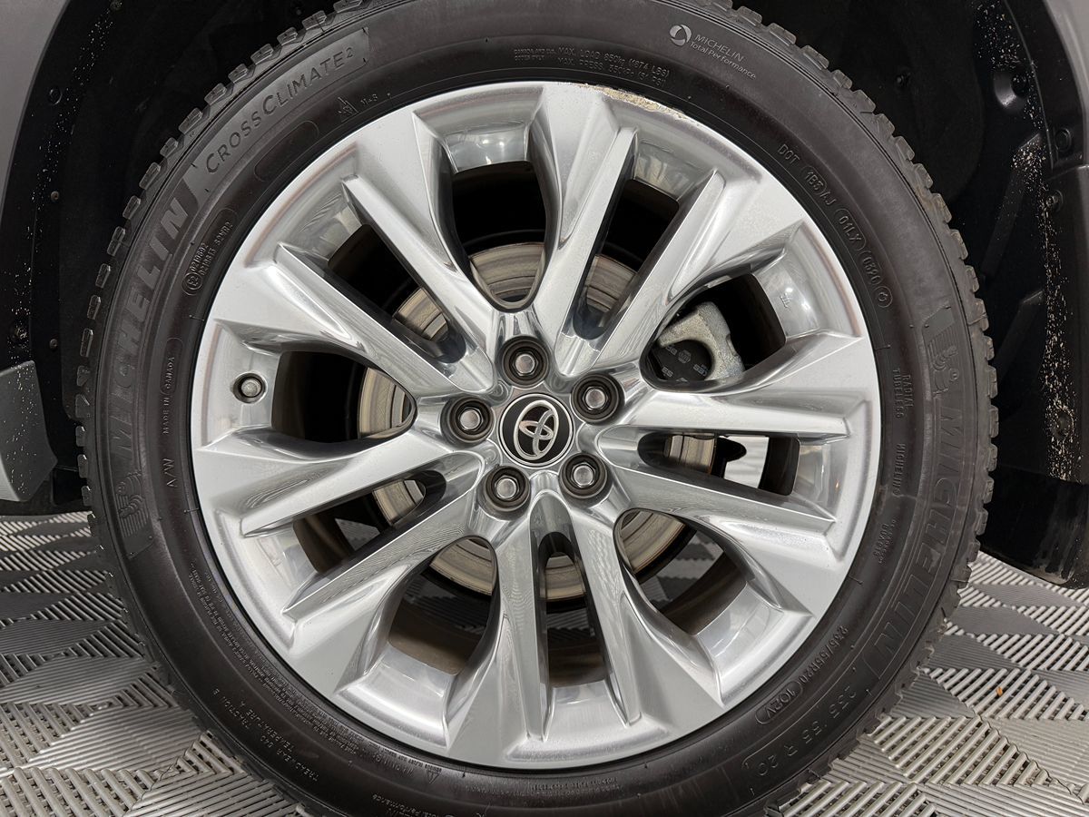 Photo 35 of this Toyota Highlander