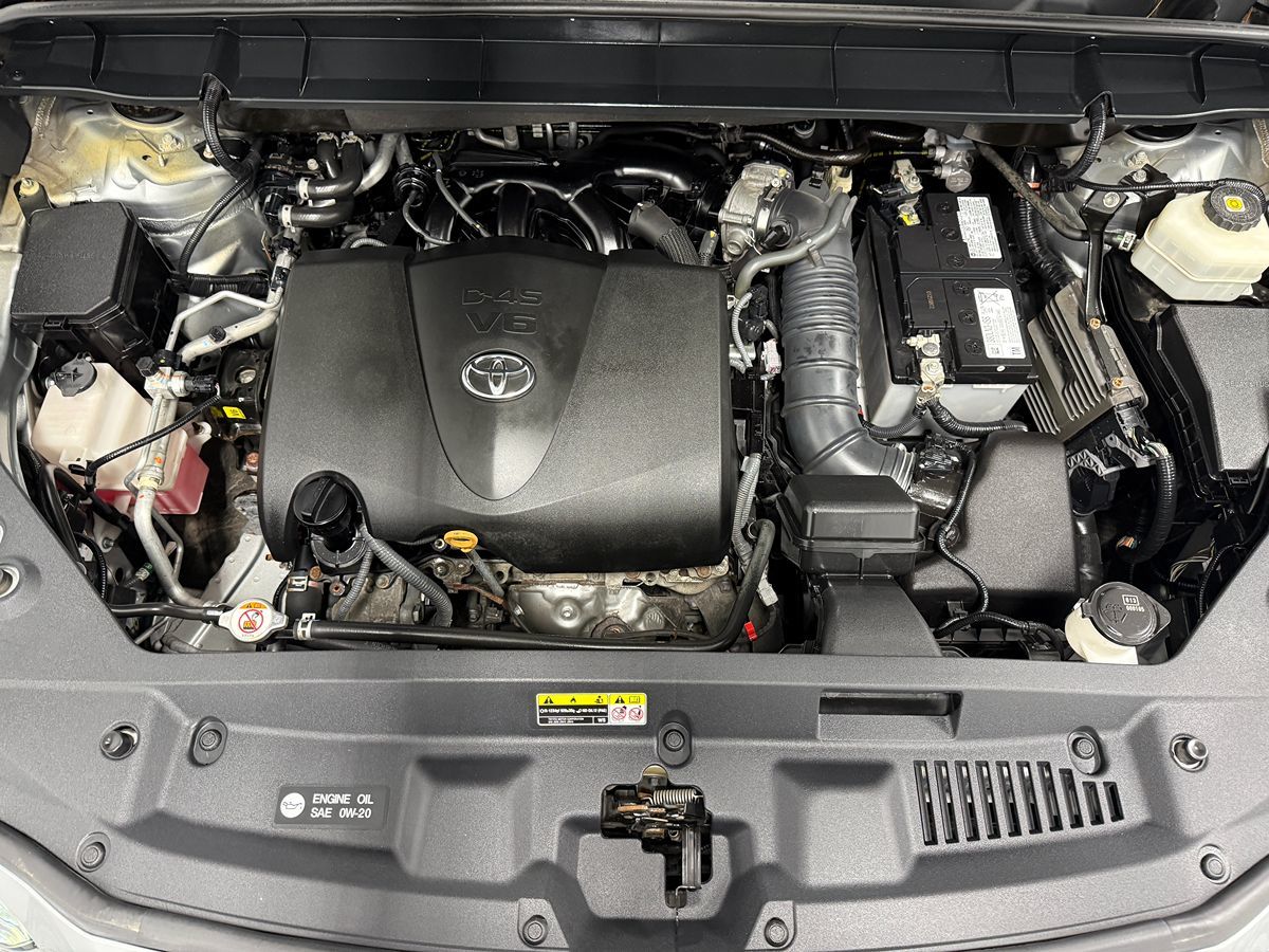 Photo 33 of this Toyota Highlander