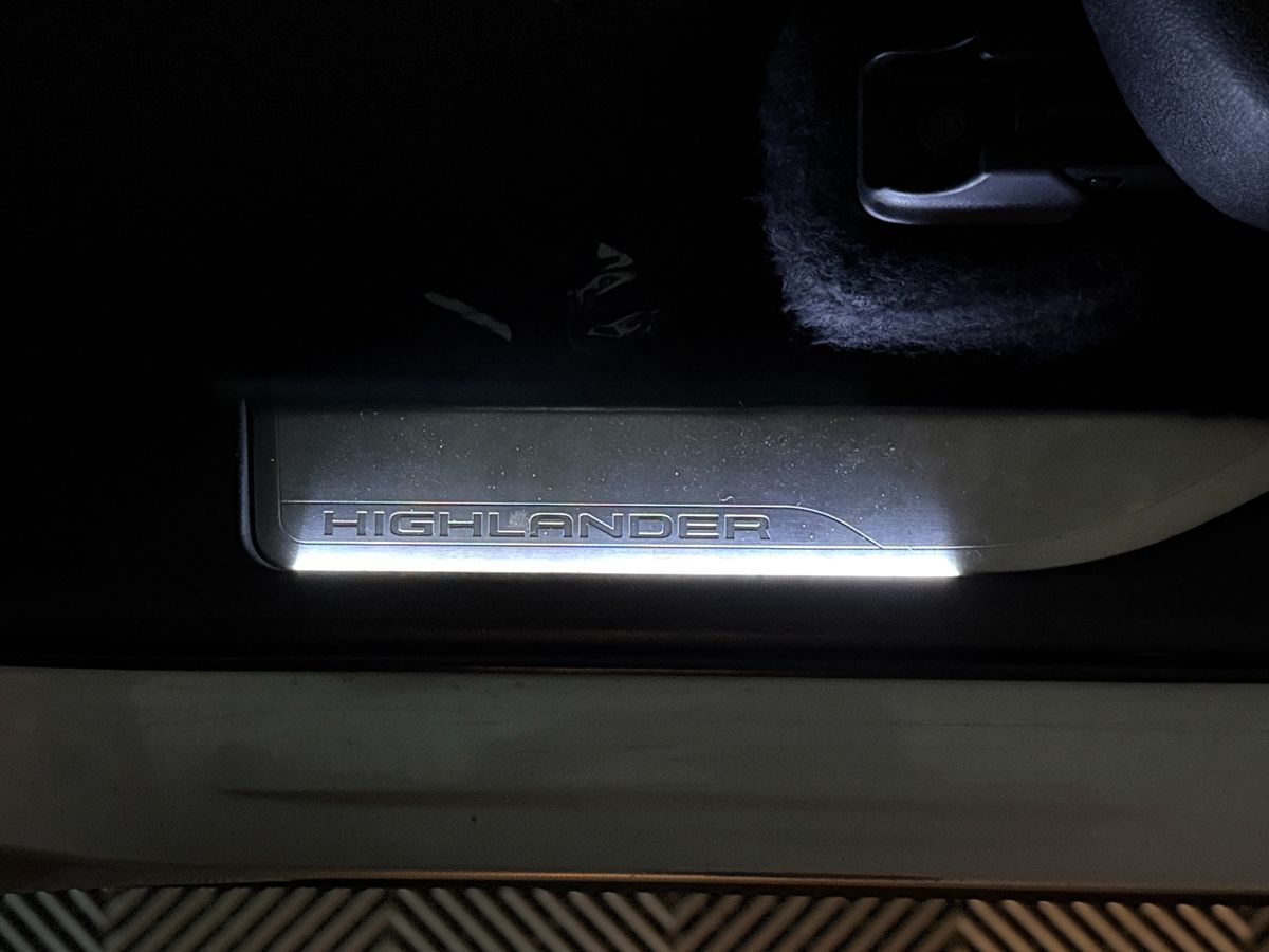 Photo 10 of this Toyota Highlander