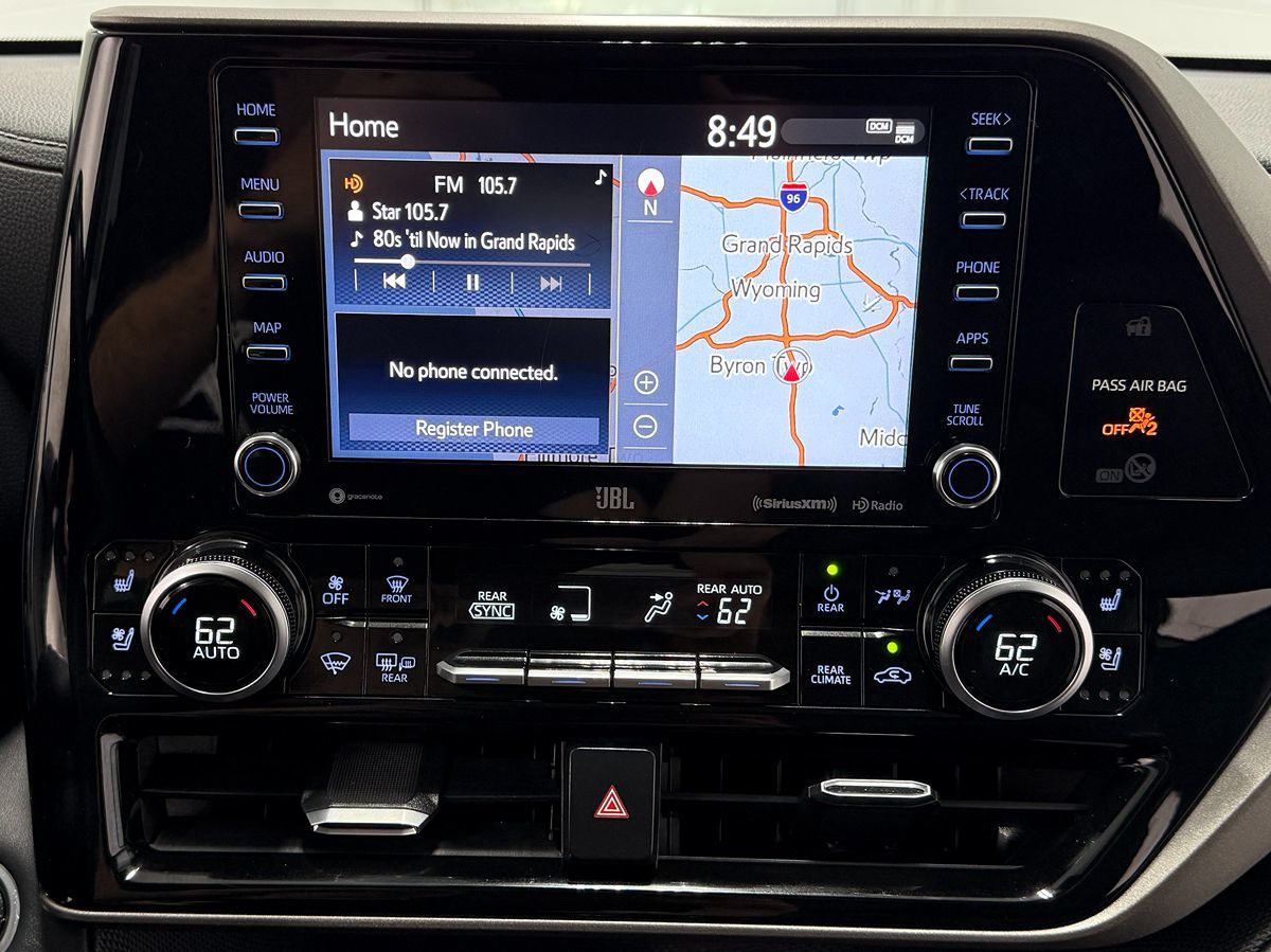 Photo 22 of this Toyota Highlander