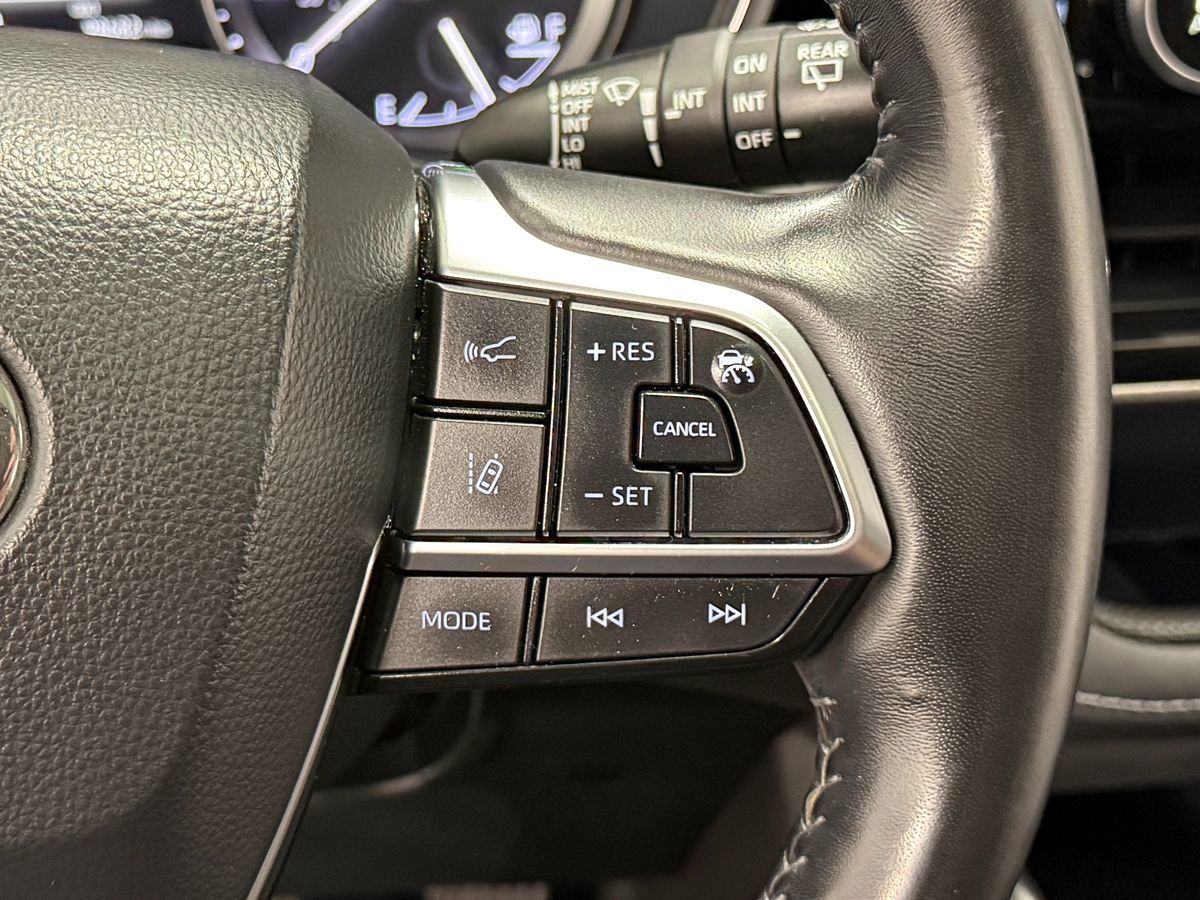 Photo 19 of this Toyota Highlander