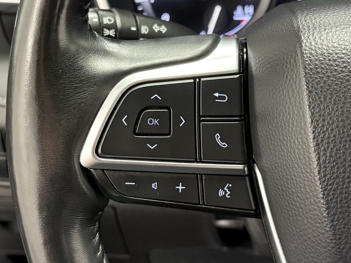 Photo 18 of this Toyota Highlander