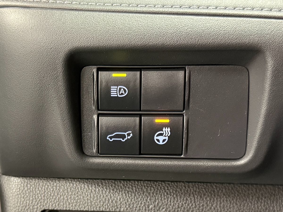 Photo 21 of this Toyota Highlander