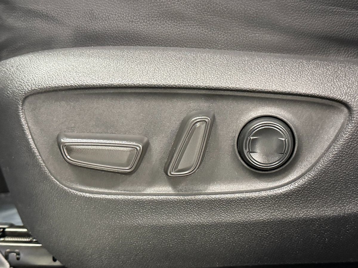 Photo 29 of this Toyota Highlander