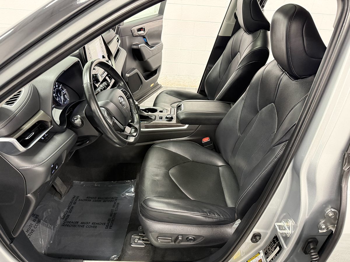 Photo 11 of this Toyota Highlander