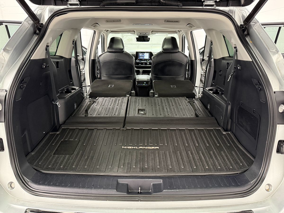 Photo 32 of this Toyota Highlander