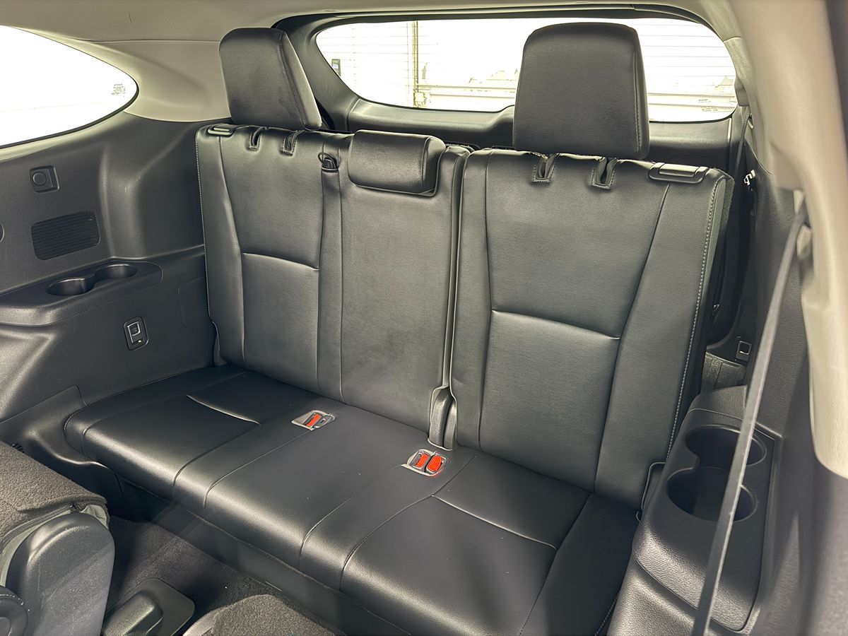 Photo 14 of this Toyota Highlander