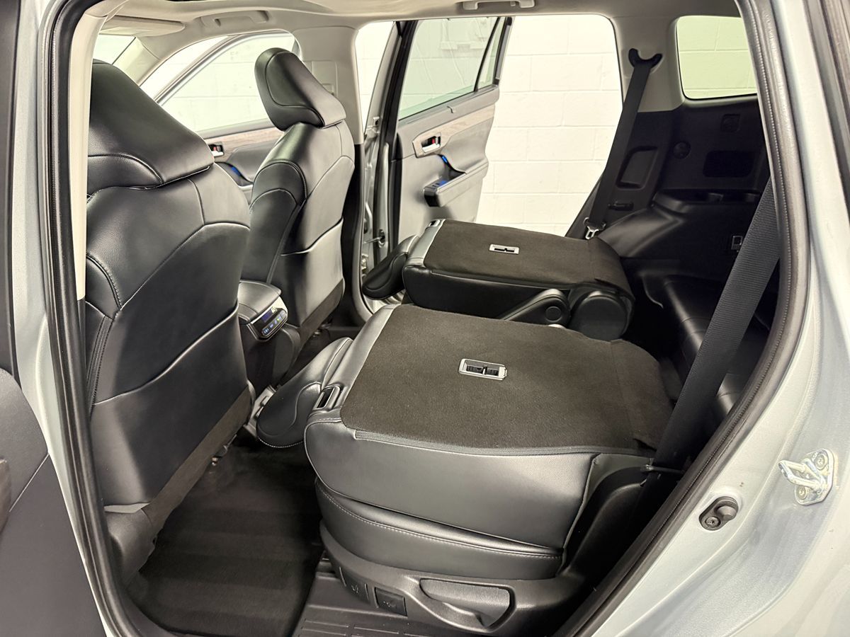 Photo 15 of this Toyota Highlander