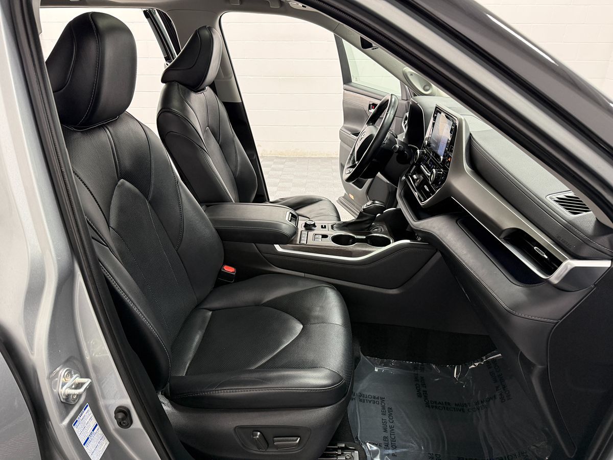 Photo 16 of this Toyota Highlander