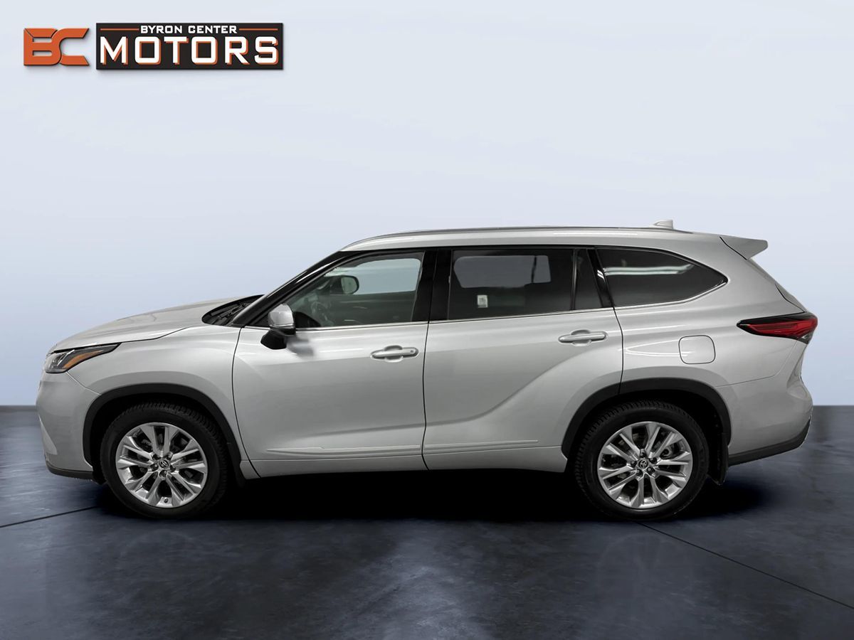 Photo 3 of this Toyota Highlander