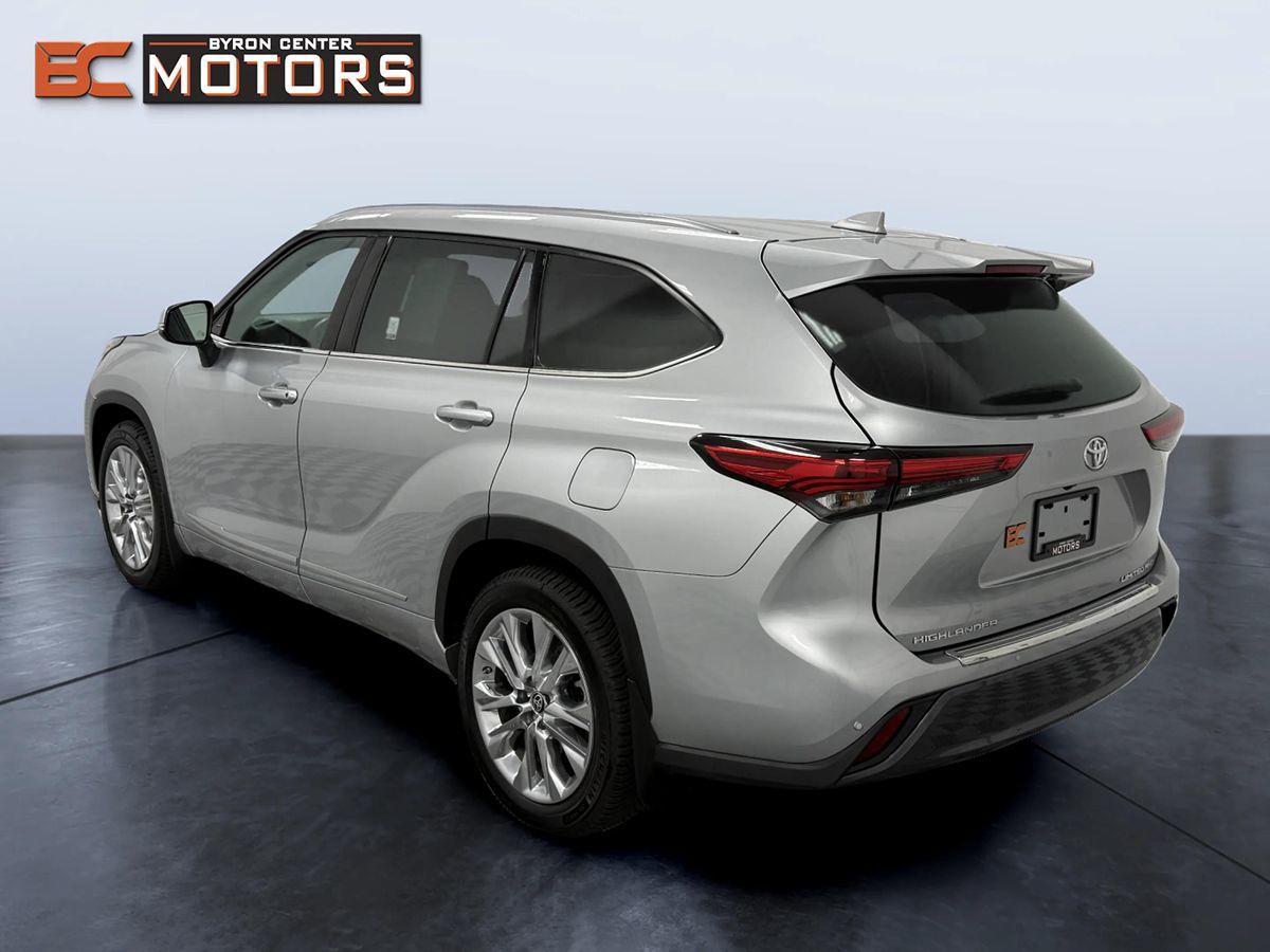 Photo 4 of this Toyota Highlander