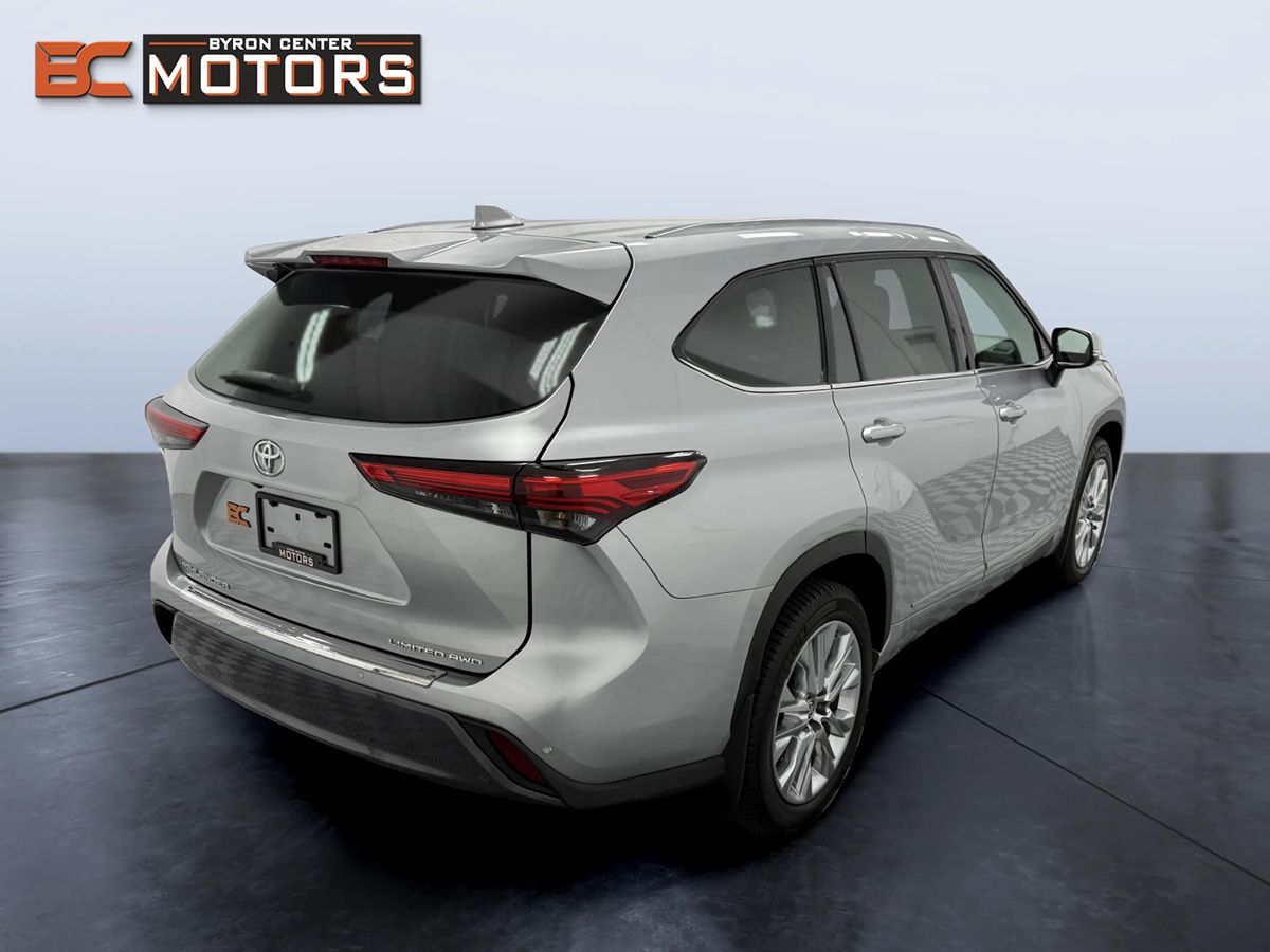 Photo 6 of this Toyota Highlander
