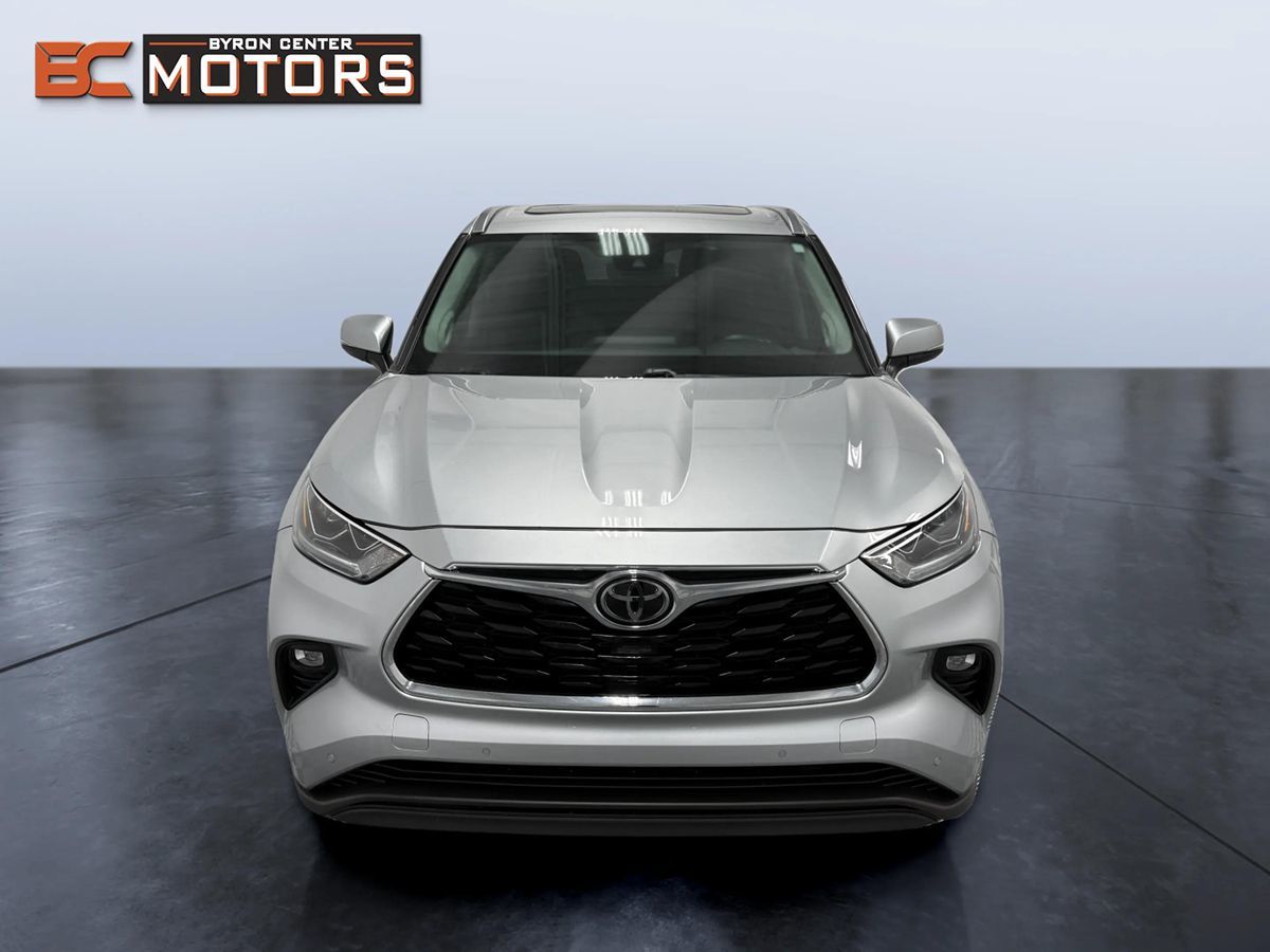 Photo 8 of this Toyota Highlander