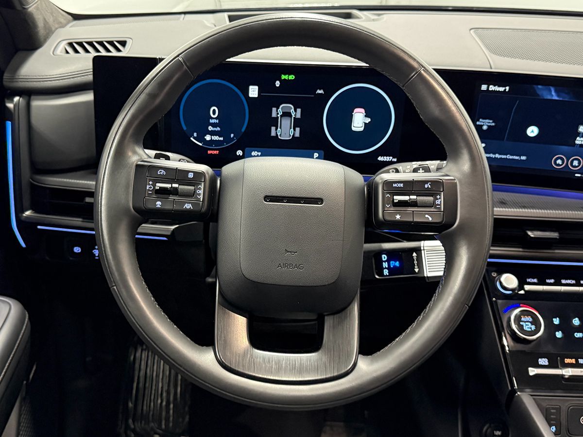 Photo 18 of this Hyundai Santa Fe