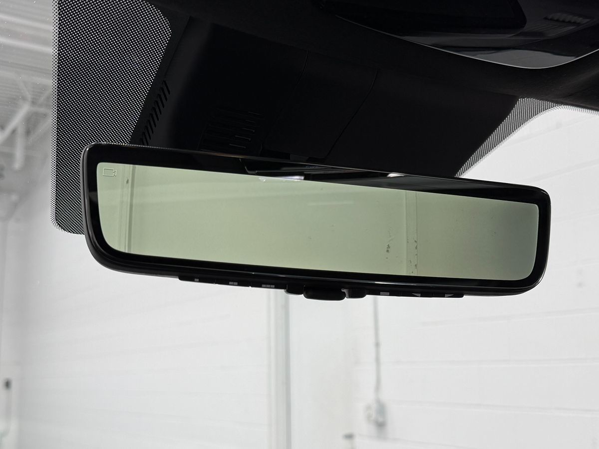 Photo 32 of this Hyundai Santa Fe